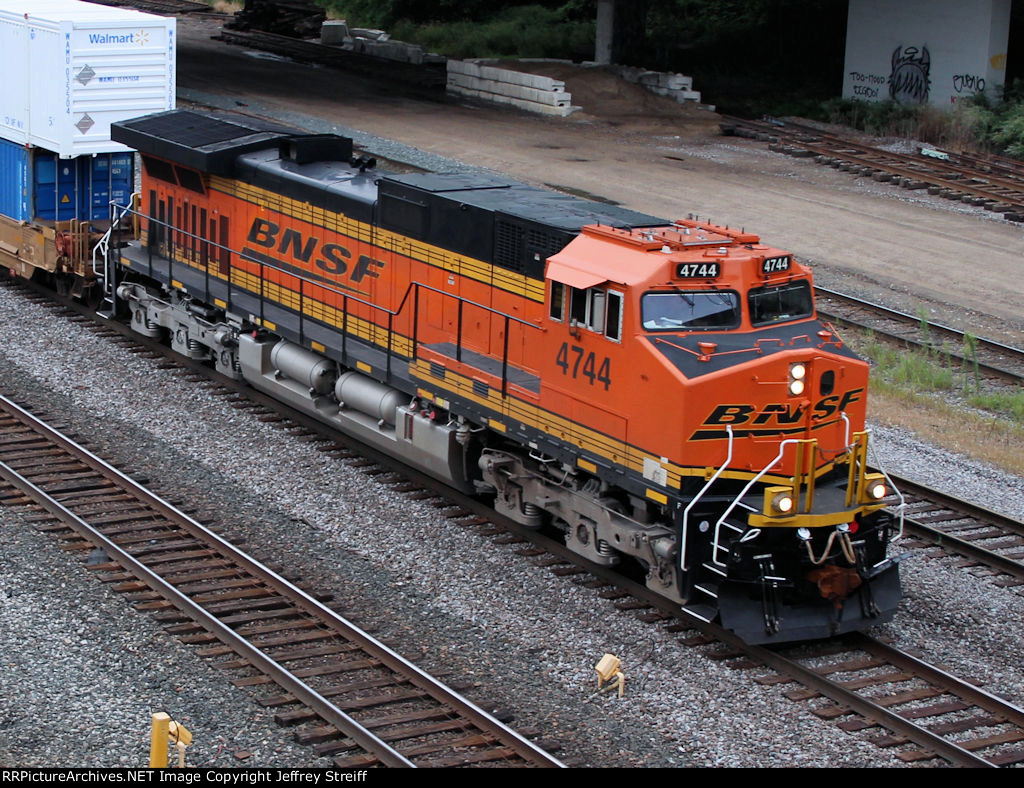 BNSF 4744